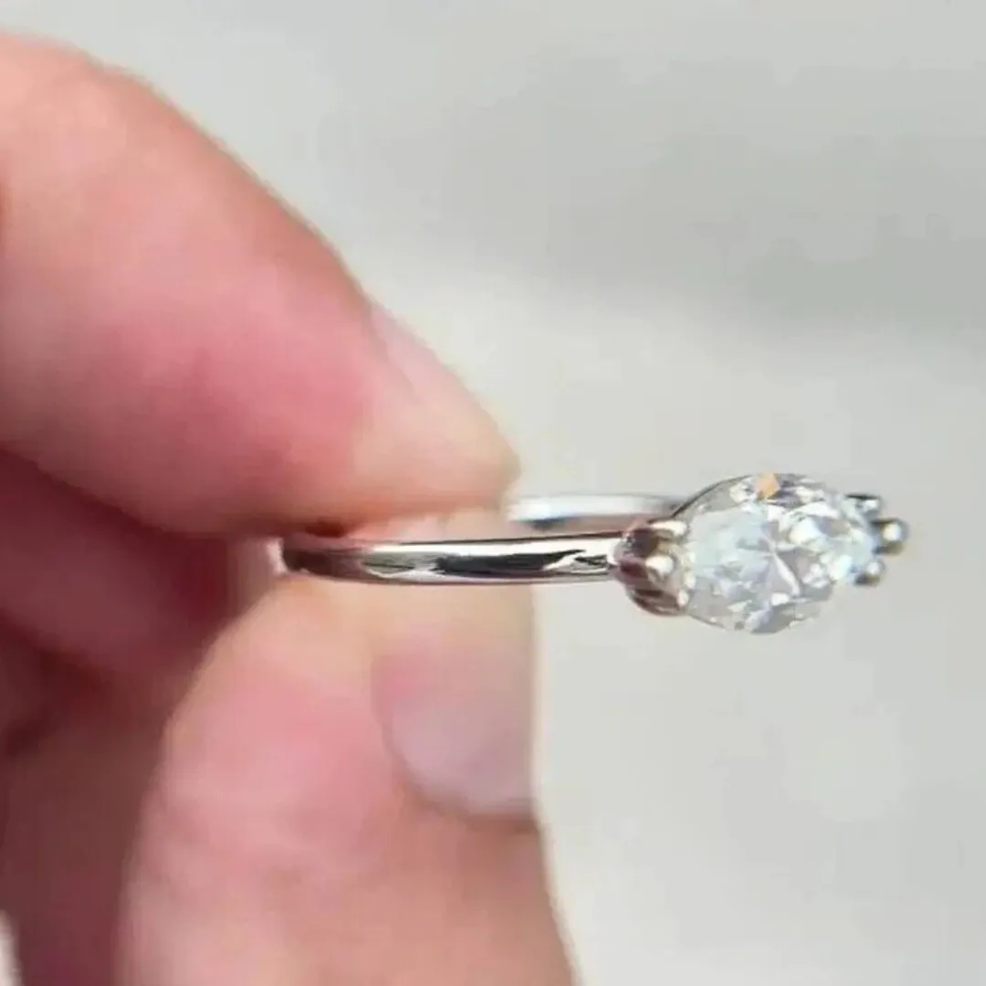 /public/photos/live/Classic Solitaire Engagement Rings (3).webp